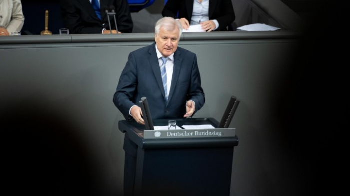 Seehofer zufrieden mit Rückgang der Asyl-Migration