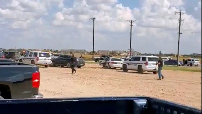 El momento en que la Policía abate al autor del tiroteo masivo en Texas