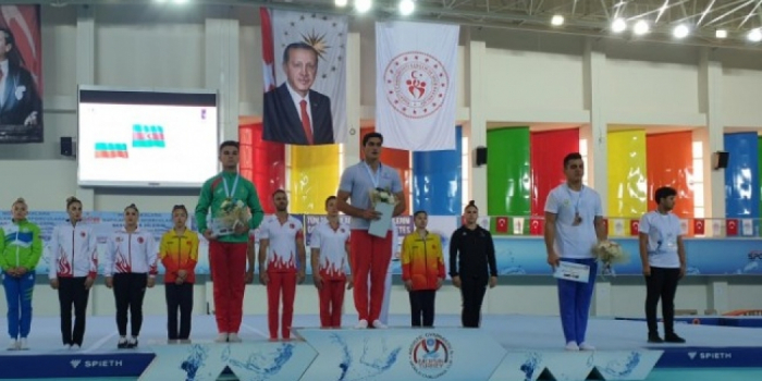   Gimnastas azerbaiyanos ganaron las medallas de "oro" y "bronce" en Turquía  