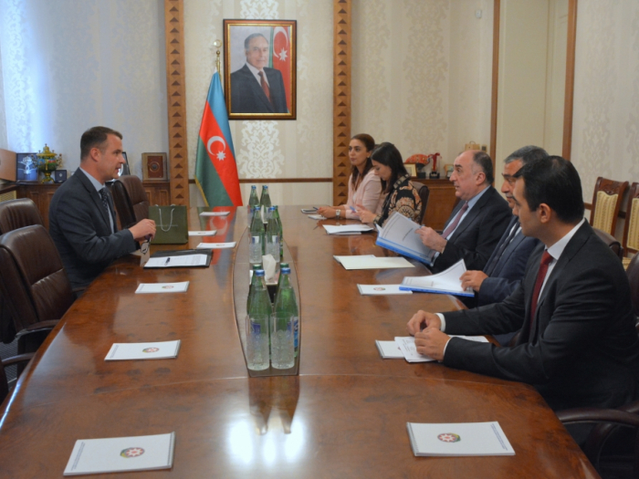   Canciller azerbaiyano recibe al flamante embajador Egidijus Navikas  
