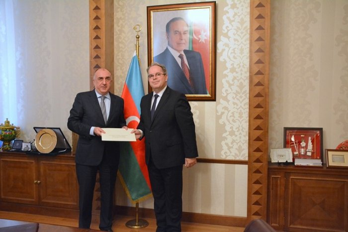  Canciller azerbaiyano recibe al nuevo embajador de Letonia 