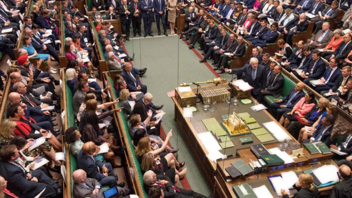 El Parlamento frena el Brexit sin acuerdo que perseguía Johnson