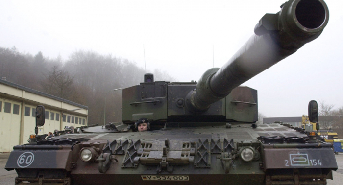   Leopard-Panzer „angegriffen” – Unbekannte hinterlassen in Museum rote Schmierereien –   Fotos    