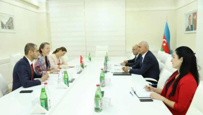   Schweiz an Ausweitung der Beziehungen zu Aserbaidschan interessiert  