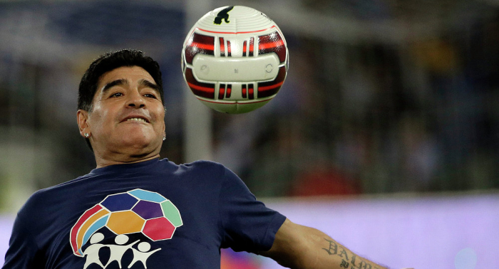 Entre lágrimas y gritos Diego Maradona vuelve al fútbol argentino