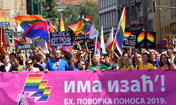 Más de 2.000 personas participan en la primera marcha del orgullo LGTBI en Bosnia