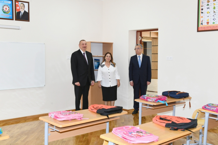 Le président Ilham Aliyev a visité l’école №101 de l’arrondissement de Sourakhany de Bakou 