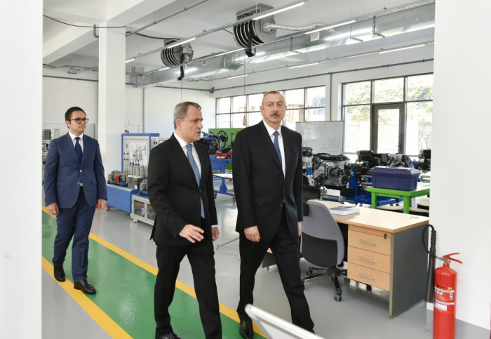  Ilham Aliyev asiste a la inauguración del Centro Nacional de Educación Vocacional para la Industria y la Innovación 