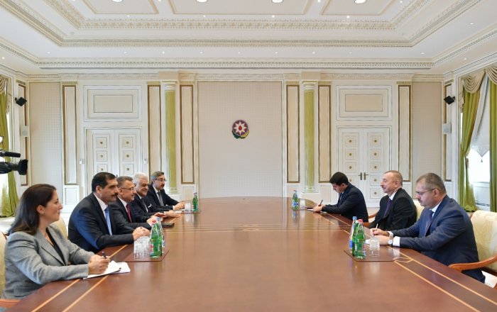   Presidente Ilham Aliyev recibe al vicepresidente turco  