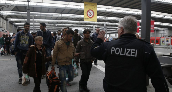   Ex-BND-Chef wirft Merkel Sicherheitskrise wegen „Hunderttausender Migranten“ vor  