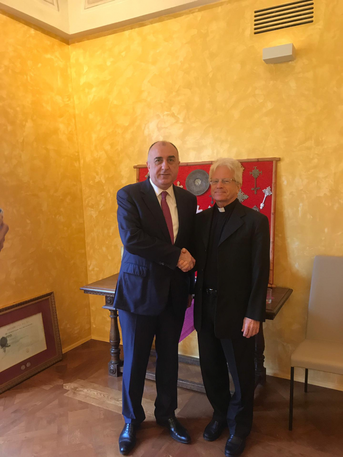  Aserbaidschanischer Außenminister trifft den Rektor des Päpstlichen Orientalischen Instituts 