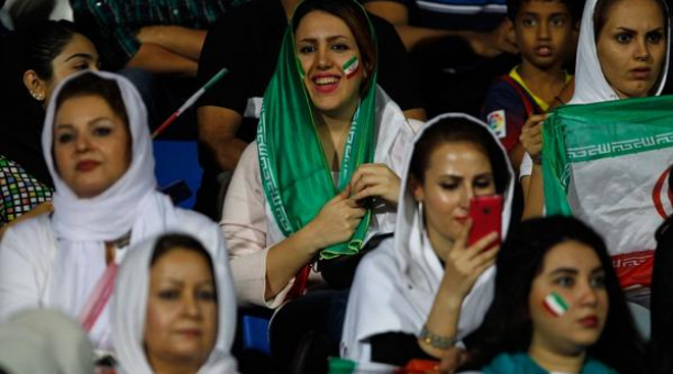 Irán permitirá a las mujeres asistir a partidos de la selección de fútbol