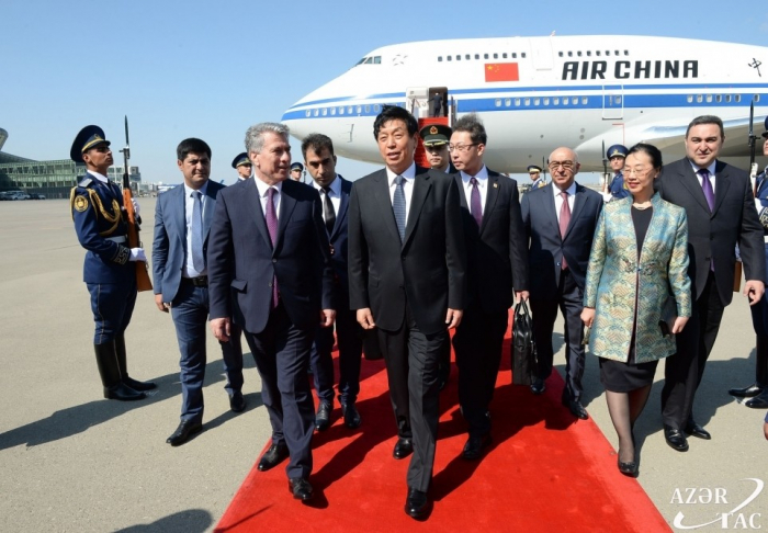 El máximo legislador chino arriba a Azerbaiyán 