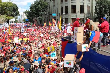 Venezolanos se movilizan para celebrar la recolección de más de 13 millones de firmas contra el bloqueo de EE.UU.