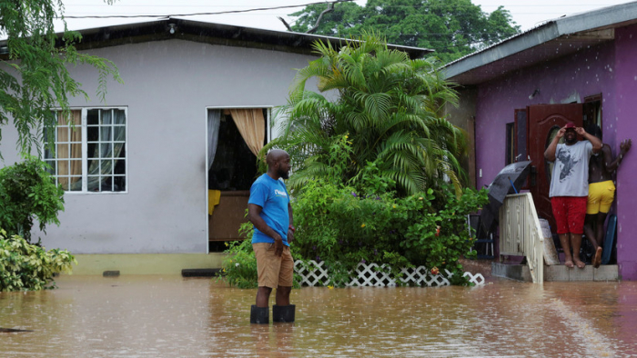 La tormenta tropical Karen avanza hacia Puerto Rico y obliga a desviar varios vuelos en Venezuela