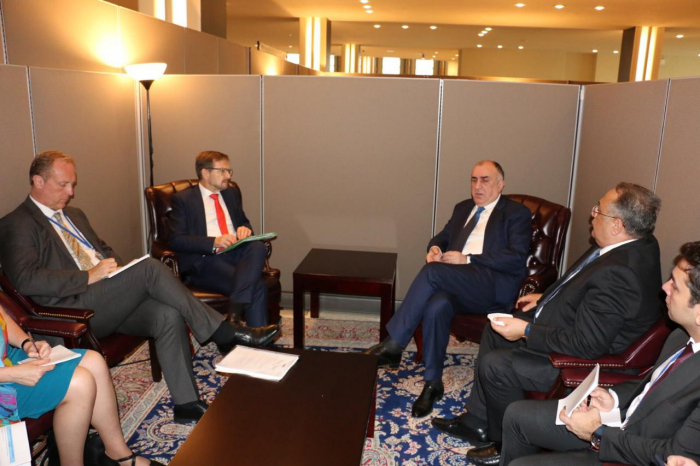   Aserbaidschanischer Außenminister trifft sich mit dem OSZE-Generalsekretär  