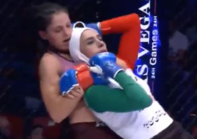   MMA-Kämpferin bezwingt Gegnerin durch Würgegriff in nur 10 Sekunden  