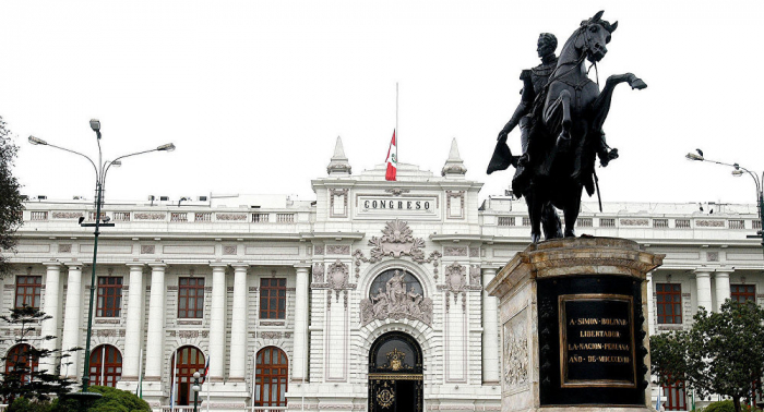 Gobierno de Perú advierte que responderá a decisión de bloquear adelanto de elecciones