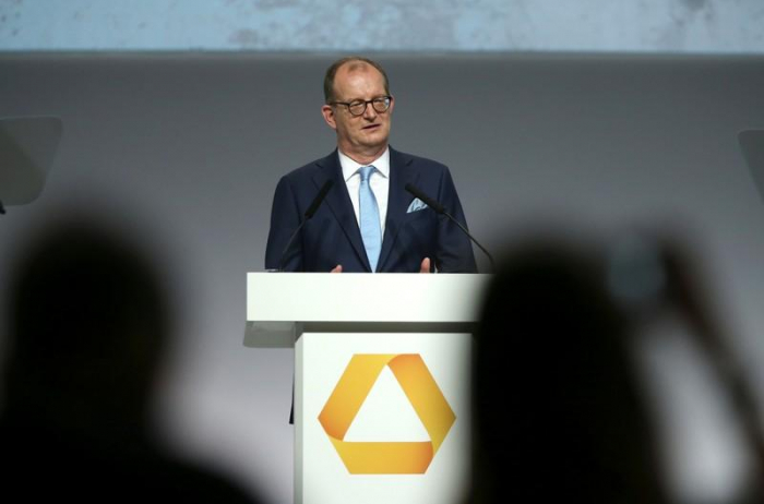   Commerzbank-Chef Zielke verteidigt Stellenabbau und niedrige Rendite  