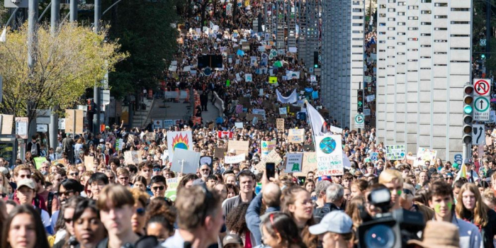   Près de 500.000 personnes ont manifesté à Montréal avec Greta Thunberg  