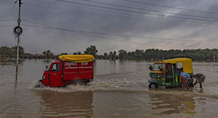  Cuatro días de fuertes lluvias causan decenas de muertos en la India 