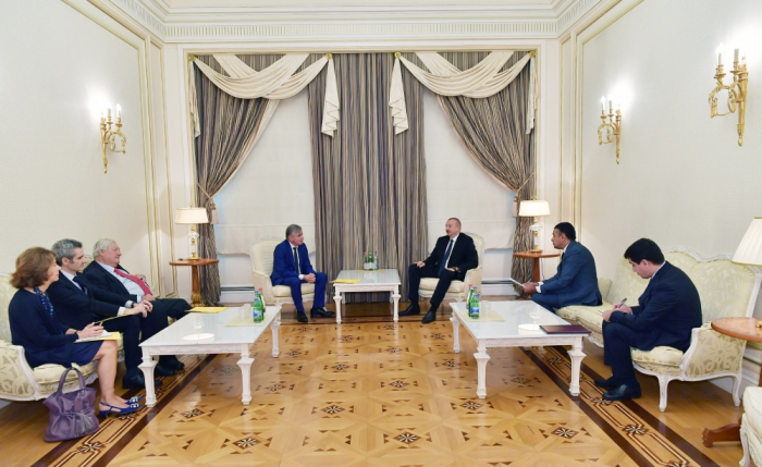  Ilham Aliyev a reçu le président du groupe d’amitié France-Caucase au Sénat français 