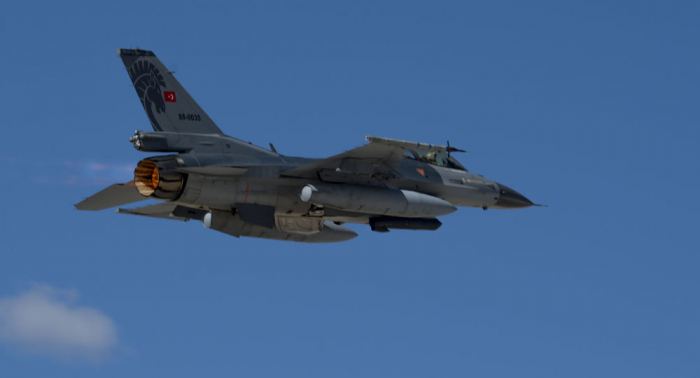 Türkische F-16 schießen unbekannte Drohne an der Grenze zu Syrien ab
