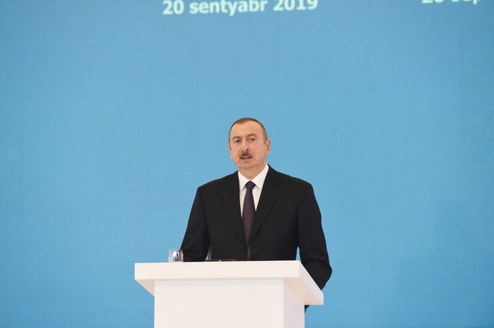     الهام علييف:  "أذربيجان هي أول دولة انتجت النفط في البحر"  