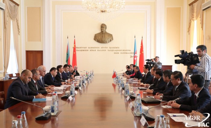  Azerbaijani PM meets with chairman of Standing Committee of Chinese National People