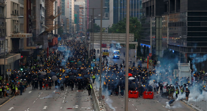انتشار للشرطة في هونغ كونغ قبل بدء احتجاج جديد يستهدف مطار المدينة