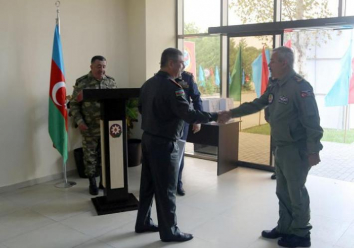   Defense Minister meets military personnel participating in “TurAz Qartalı-2019” ecercises -   VIDEO    