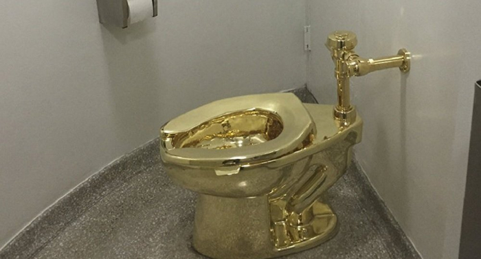 قيمته مليون جنيه إسترليني... سرقة "المرحاض الذهبي" من قصر بلينهايم