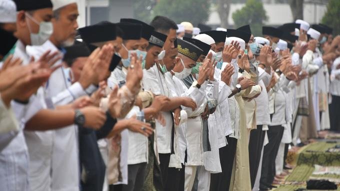 Incendies : des Indonésiens prient pour faire venir la pluie