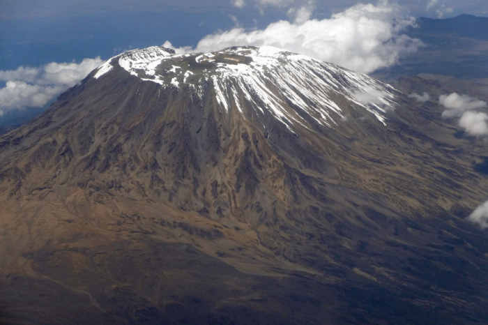 Un touriste se tue en sautant en parachute du Kilimandjaro