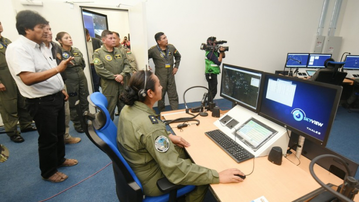 Bolivia inaugura su primer sistema nacional de radares