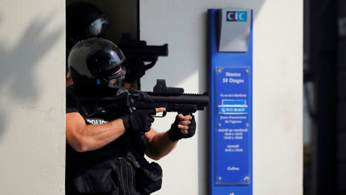 Francia: Una persona armada abre fuego desde la ventana de su casa en Lyon