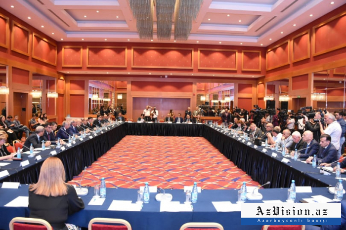  Round table discussions on political processes underway in Baku 