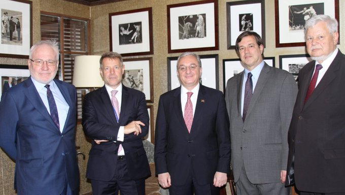   Le ministre arménien des Affaires étrangères a rencontré les coprésidents  