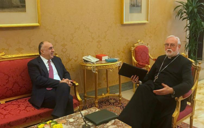  Ministro de Exteriores de Azerbaiyán se reúne con el secretario de Estado del Vaticano Paul Richard Gallagher 
