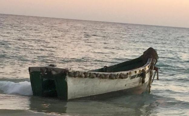 España: Rescatan cerca de Gran Canaria una pequeña embarcación con 39 inmigrantes