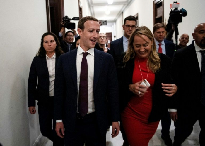   Facebook   ’s Zuckerberg rejects US Senator’s challenge to sell WhatsApp,Instagram  