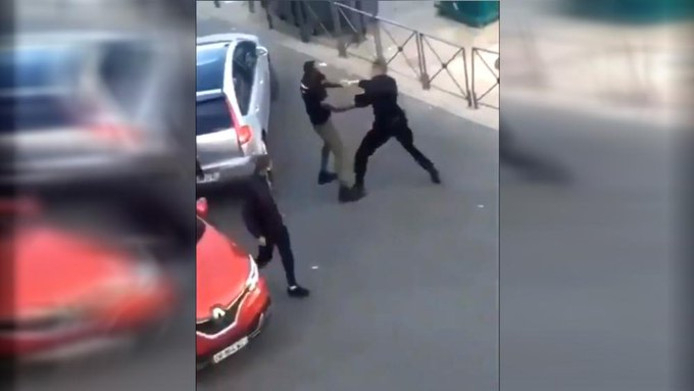  Un policier perd ses nerfs lors d’une interpellation:   scandale en France    