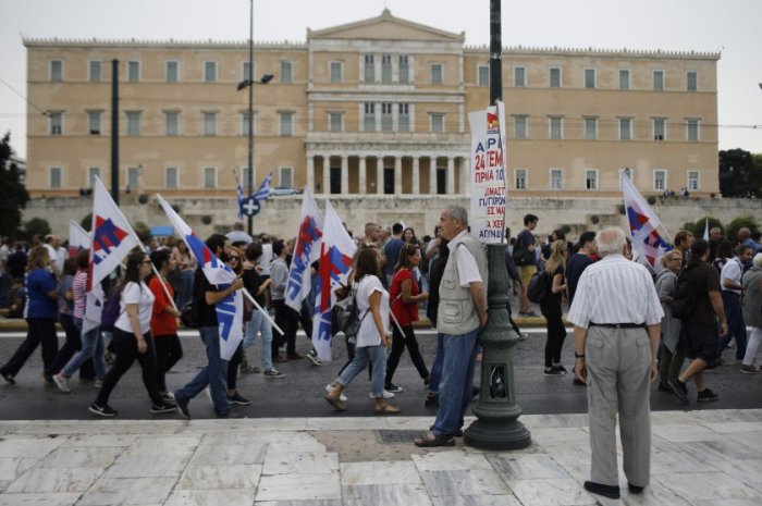 Strike in Greece disrupts island ferries, Athens transport