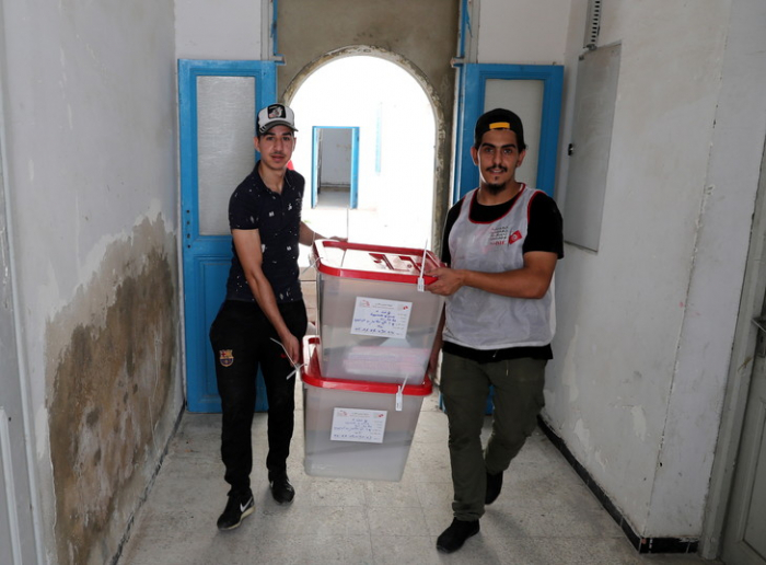 Tunisie: les bureaux de vote ouvrent pour une présidentielle incertaine