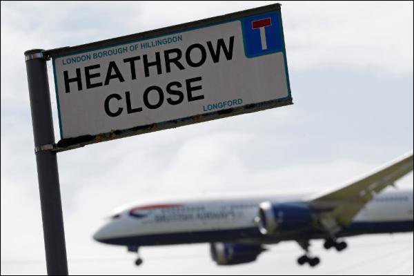 Des écologistes tentent de perturber le trafic aérien à Heathrow