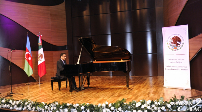  El Centro Internacional Mugham presenta una escuela de piano mexicana 