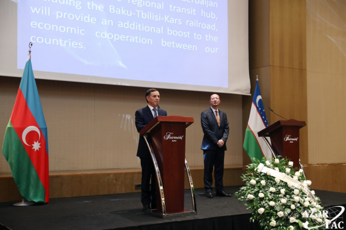   Bakú acoge una recepción oficial con motivo de la fiesta nacional de Uzbekistán  
