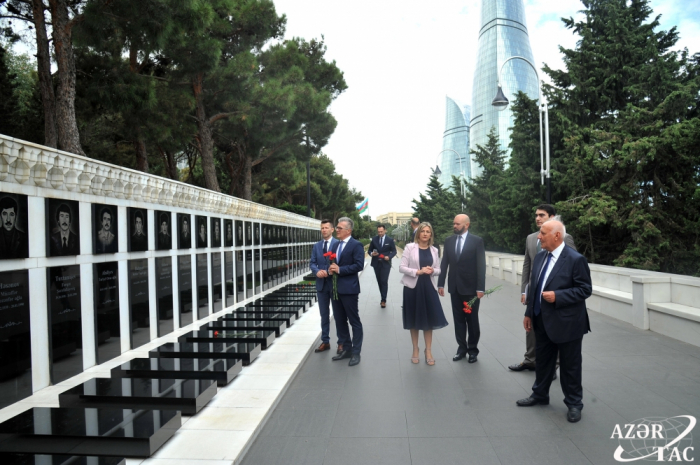   Croatian delegation pays respect to Azerbaijani martyrs  