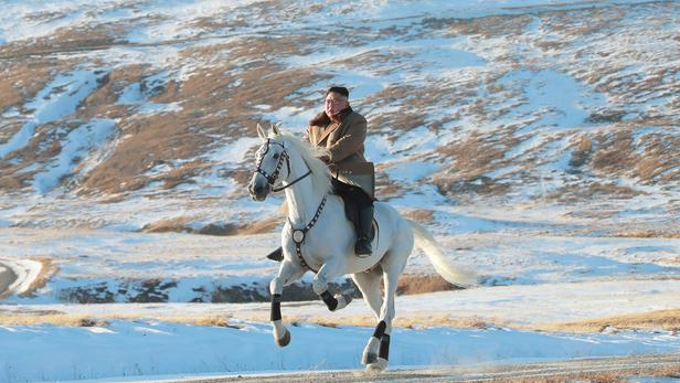 Corée du Nord: la forte symbolique de Kim à cheval sur le mont Paektu