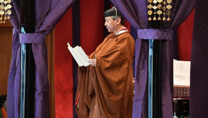 محمد بن زايد يهنئ ناروهيتو بمناسبة تنصيبه إمبراطوراً لليابان